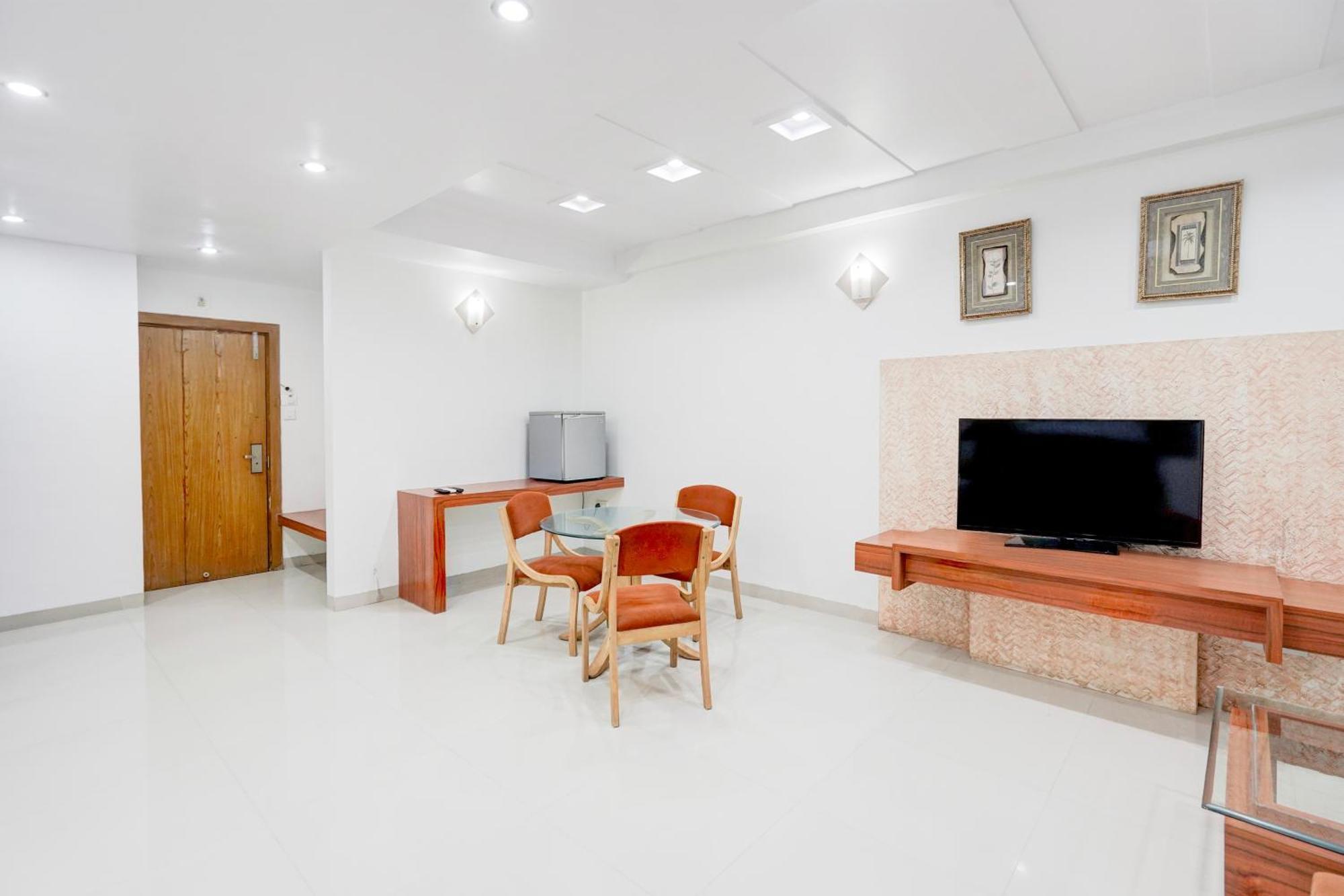 Super Townhouse Mg Road Porbandar Formerly Hotel Harmony Luaran gambar
