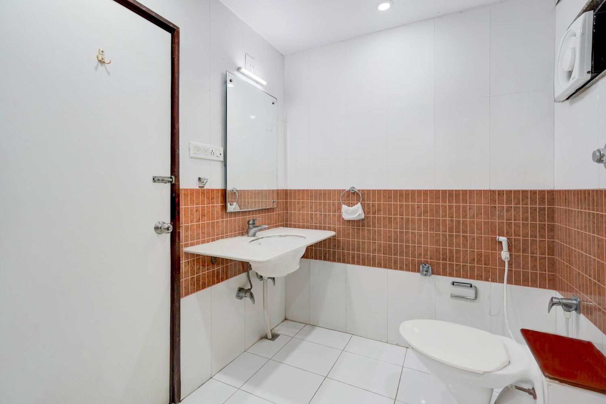 Super Townhouse Mg Road Porbandar Formerly Hotel Harmony Luaran gambar